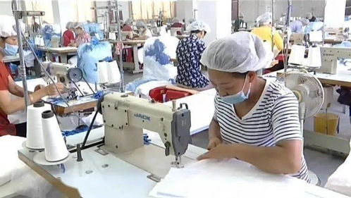 车间办在村里，织就脱贫致富路